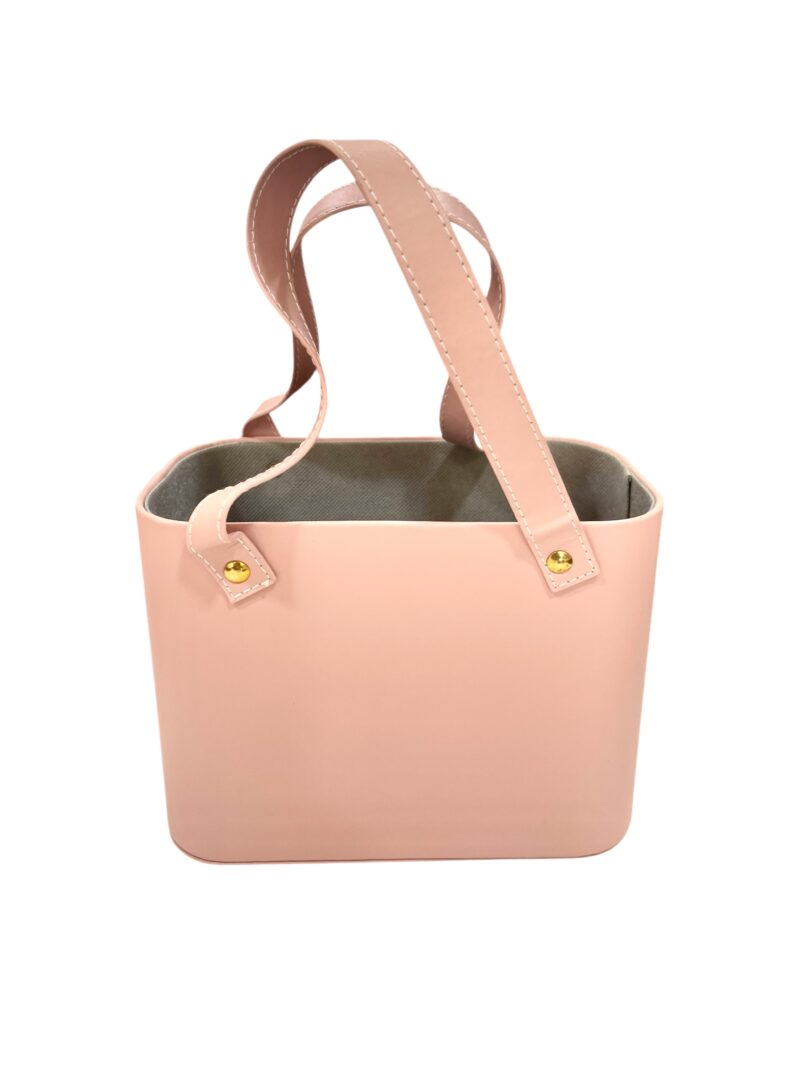 Caja forma cartera en piel rosada con mangas D79-R