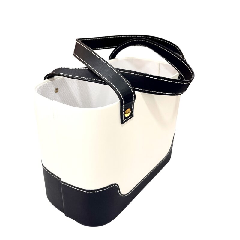 Caja forma cartera en piel blanca y negra con mangas D79-N